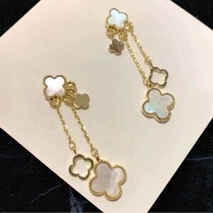 💍2/$10💎3/$12 NWT Goldtone Clover Quatrefoil Dangle Earrings